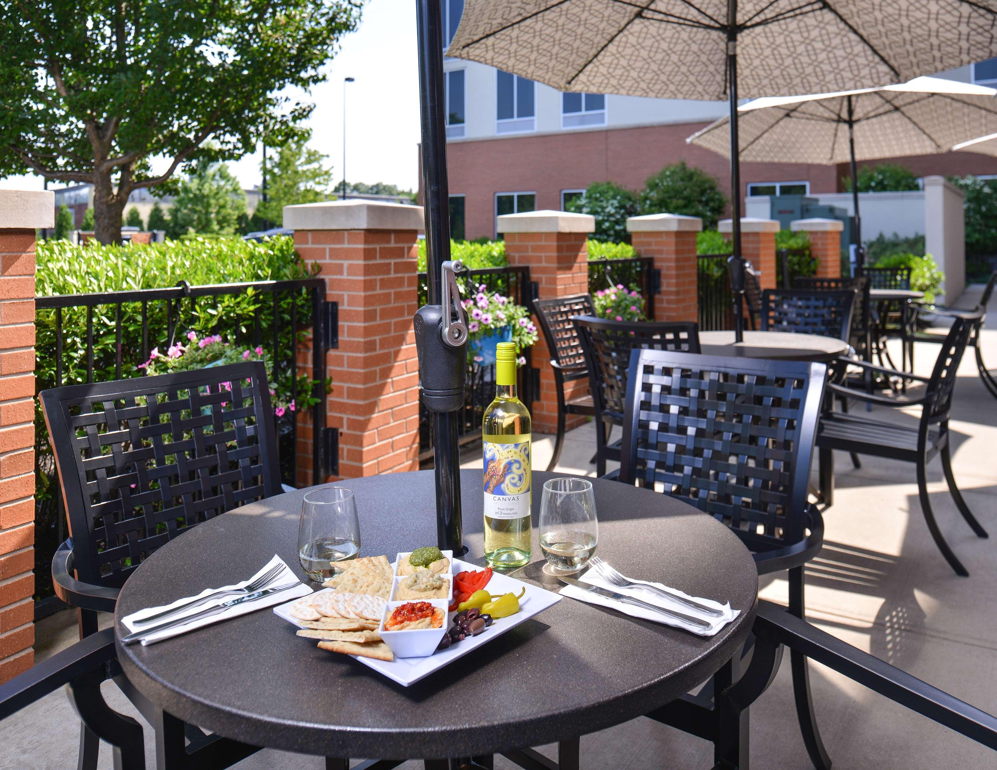 Hyatt Place Garden City Exterior photo
