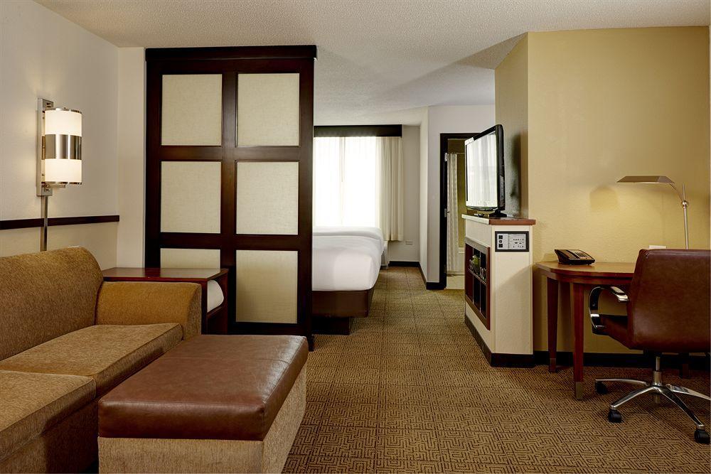 Hyatt Place Garden City Exterior photo
