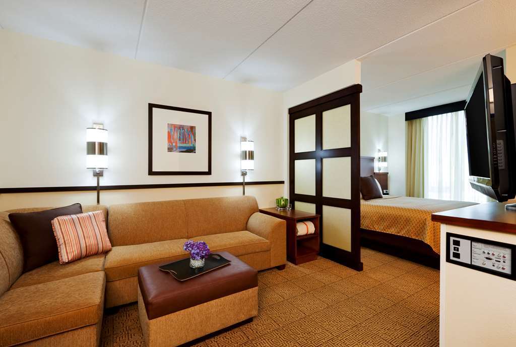 Hyatt Place Garden City Room photo